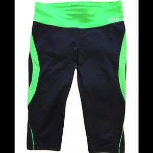 FILA Womens size M MEDIUM LIVE IN MOTION YOGA CAPRIS